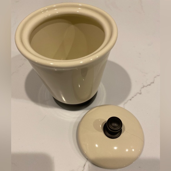 🎄$3 bundled EUC InterDesign Beige/Bronze Ceramic/Metal Lidded Jar - Picture 4 of 8